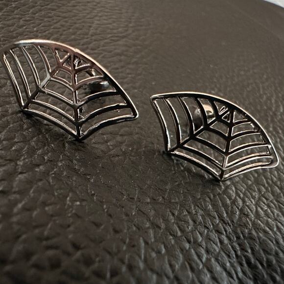 Spider web stainless steel cartilage ear piercing earrings - Picture 2 of 4